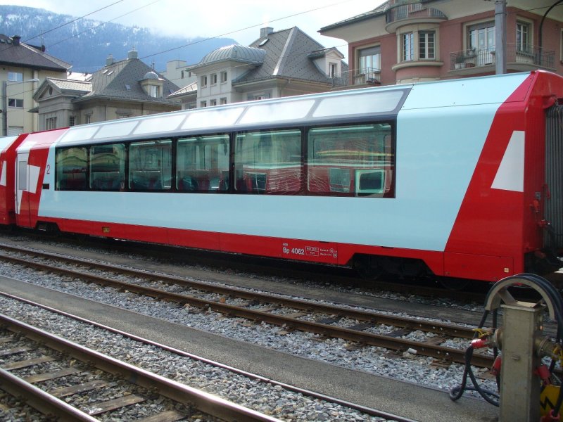 MGB - 2 Kl. Panoramawagen Bp 4062 im Bahnhof von Brig am 10.03.2007