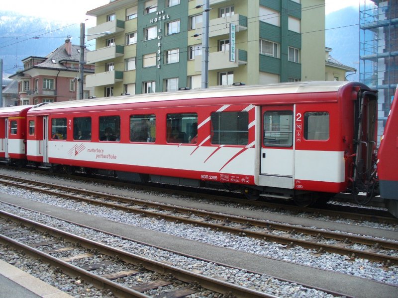 MGB - 2 Kl. Personenwagen mit Gepckabteil ( Hilfsrestaurant )
BDR 2295 im MGB Bahnhof von Brig am 10.03.2007