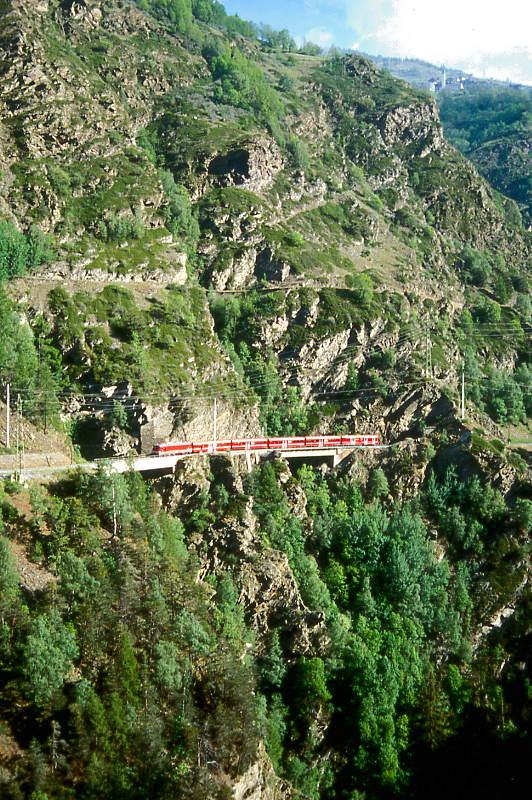 MGB BVZ SCHNELLZUG 103 von Brig nach Zermatt am 21.05.1997 auf Faulkinn-Brcke I + II mit Zahnrad-E-Lok HGe 4/4II 3 - AB - 3B - DZ. Hinweis: BVZ-Fahrzeuge noch in alter Lackierung
