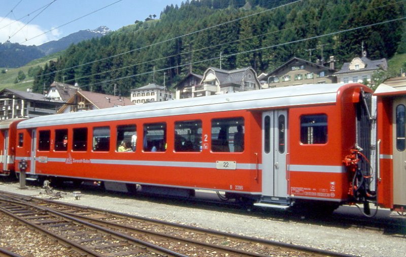 MGB ex BVZ - B 2286 am 06.06.1993 in Disentis - 2. Klasse Personenwagen - Baujahr 1969 - SIG - Gewicht 13,80t - LP 18,14m - 64 Sitzpltze - zulssige Geschwindigkeit km/h 90 - Lebenslauf; ex BVZ B 2286 - 2003 MGB B 2286 - 4=20.04.1993 - BVZ-Logo neu gro - Hinweis: die Fahrzeugserie besteht aus 10 Wagen mit den Nummern 2281 bis 2290
