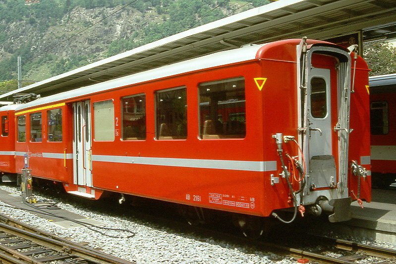 MGB exBVZ AB 2161 am 20.05.1997 in Brig - 1./2. Klasse-Mitteleinstiegs-Personenwagen - Baujahr 1955 - SIG - Gewicht 12,00t - Sitzpltze 17/28 + 25 Stehpltze - LP 14,67m - zulssige Geschwindigkeit km/h 80 - 3=30.11.1993 - Logo BVZ neu gro - Lebenslauf: ex BVZ BC4 121 - 1956 AB4 2121 - 1965 AB 2161 - 2003 MGB AB 2161.
