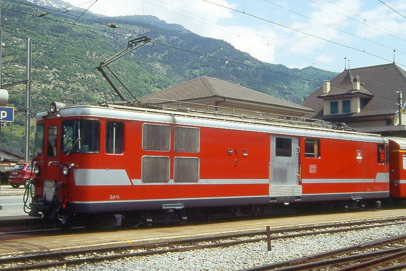 MGB exBVZ - Deh 4/4 24 am 10.06.1995 in Visp - Zahnrad-Gepcktriebwagen Deh 4/4 24  TSCH  Baujahr 1975 - SLM/SIG/SAAS - 1094 KW - Gewicht 49,00t - Gepckabteil Zuladung 2,50t - LP 16,90m - zulssige Geschwindigkeit A65/Z35 km/h - R1=19.01.1994 - Lebenslauf: ex BVZ Deh 4/4 24 - 2003 MGB Deh 4/4 24
