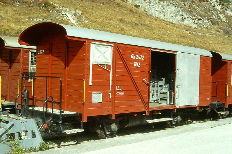 MGB exBVZ Gb 2422 am 10.06.1996 in Zermatt - gedeckter Gterwagen 2-achsig mit 1 offenen Plattform - Baujahr 1962 - ACMV1369 - Gewicht 6,70t - Ladegewicht 15,00t - LP 8,26m - zulssige Geschwindigkeit km/h 55 - Lebenslauf: ex Gb 2422 - 2003 MGB Gb 2422 - 10/2003 DFB X 2922 -  Hinweis: die Fahrzeugserie bestand aus 5 Wagen mit den Nummern 2421 bis 2425
