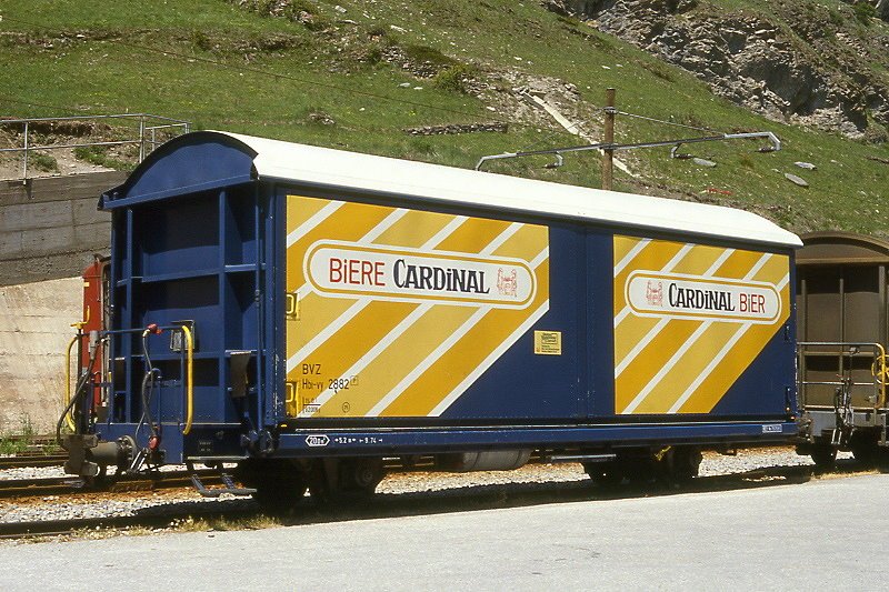 MGB exBVZ - Hbi-vy 2882 am 23.05.1997 in Zermatt - privater Bierwagen 2-achsig mit 1 offenen Plattform - Baujahr 1985 - ACMV - Gewicht 9,20t - Ladegewicht: 15,00t - LP 9,74m - zulssige Geschwindigkeit km/h 75 - 3=22.11.1994
