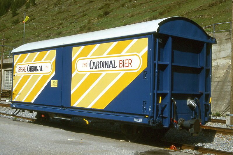 MGB exBVZ - Hbi-vy 2882 am 23.05.1997 in Zermatt - privater Bierwagen 2-achsig mit 1 offenen Plattform - Baujahr 1985 - ACMV - Gewicht 9,20t - Ladegewicht: 15,00t - LP 9,74m - zulssige Geschwindigkeit km/h 75 - 3=22.11.1994
