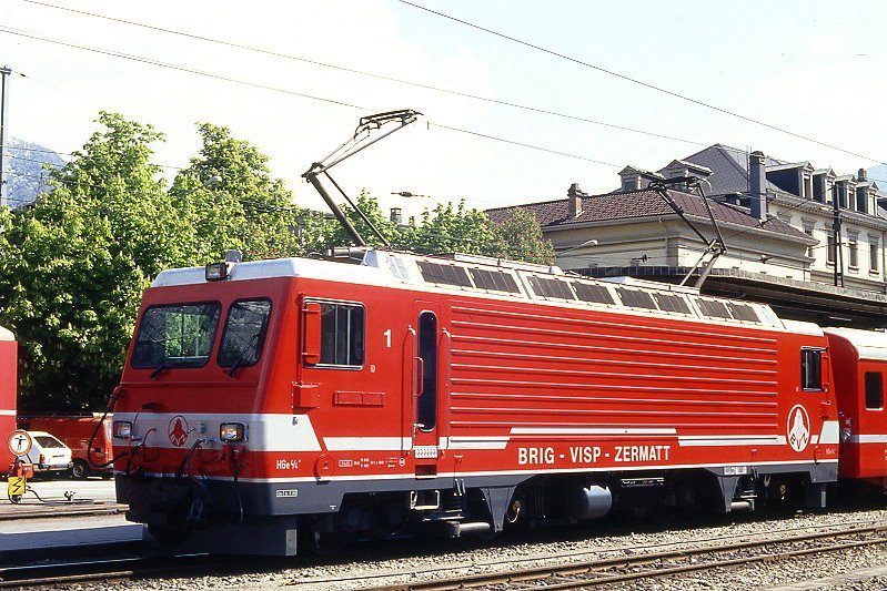 MGB exBVZ - HGe 4/4 II 1 Name: Matterhorn am 17.05.1991 in Brig - Zahnrad-LOKOMOTIVE - bernahme: 03.07.1990 - SLM5419/ABB - 1932 KW - Gewicht 64,00t - LP 14,78m - zulssige Geschwindigkeit 90/Z35 km/h - Lebenslauf: ex BVZ HGe 4/4 II 1 - 2003 MGB HGe 4/4 II 1 - Hinweis: Name noch verhllt 
