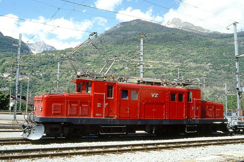 MGB exBVZ - HGe 4/4 I 12 am 22.05.1997 in Visp - Zahnrad-LOKOMOTIVE - Baujahr 1929 - SLM3337/SWS/MFO - 736 KW - Gewicht 46,80t - LP 14,10m - zulssige Geschwindigkeit 45/Z25 km/h - Lebenslauf: ex BVZ HGe 4/4 I 12 - 2003 MGB HGe 4/4 I 12 - 2004 Abbruch
