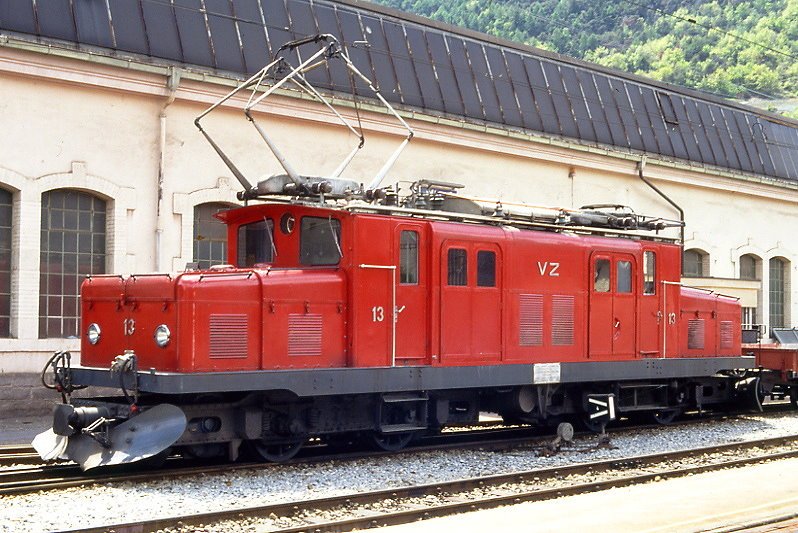 MGB exBVZ - HGe 4/4 I 13 am 17.05.1991 in Visp - Zahnrad-Lokomotive - Baujahr 1929 - SLM3338/SWS/MFO - 736 KW - Gewicht 46,80t - LP 14,10m - zulssige Geschwindigkeit 45/Z25 km/h - Lebenslauf: ex BVZ HGe 4/4 I 13 - 2002 ausrangiert
