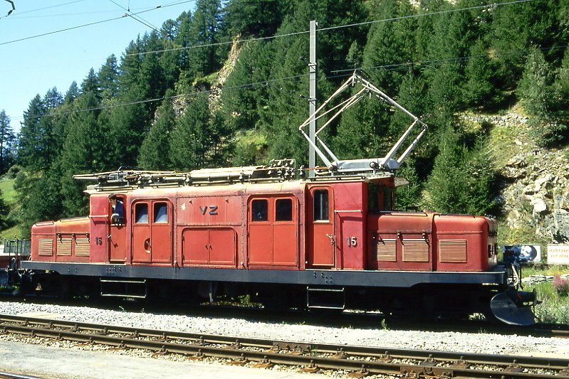 MGB exBVZ - HGe 4/4 I 15 am 02.08.1994 in Tsch - Zahnrad-Lokomotive - Baujahr 1930 - SLM3340/SWS/MFO - 736 KW - Gewicht 46,80t - LP 14,10m - zulssige Geschwindigkeit 45/Z25 km/h - Lebenslauf: ex BVZ HGe 4/4 I 14 - 2003 MGB HGe 4/4 I 15

