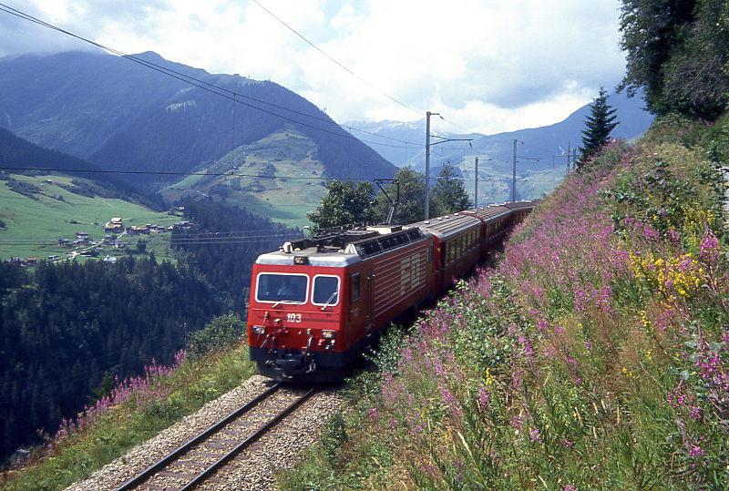 MGB exFO GLACIE-EXPRESS B 902 von Zermatt nach Chur am 04.08.1992 bei Bugnei mit E-Lok HGe 4/4II 103 - RhB A 1255 - RhB AB 1561 -.....
