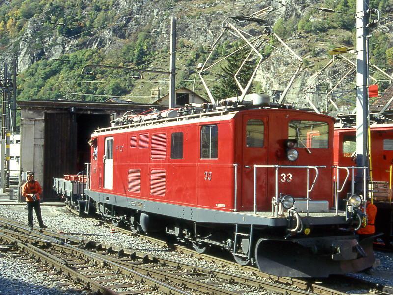 MGB exFO - HGe 4/4I 33 am 07.10.1996 in BRIG - Zahnrad-LOKOMOTIVE - bernahme 31.02.1941 - SLM3725/MFO - 911 KW - Gewicht 48,60t - LP 14,20m - zulssige Geschwindigkeit 55/30Z km/h
