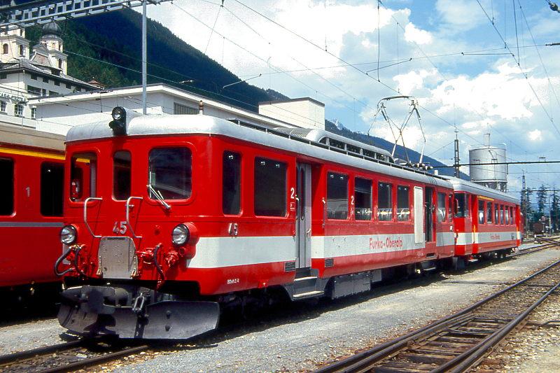 MGB FO-REGIONALZUG 344 fahrplanmig nur 2.Klasse von Andermatt nach Disentis am 06.06.1993 in Disentis mit ABt 4194 und Zahnrad-Triebwagen BDeh 2/4 45. Rckansicht.
