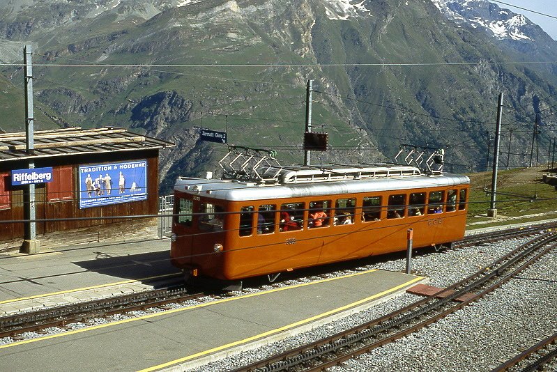 MGB GGB - Regionalzug 223b von Zermatt nach Gornergrat am 29.06.2007 Einfahrt Riffelberg mit Bhe 2/4 3039
