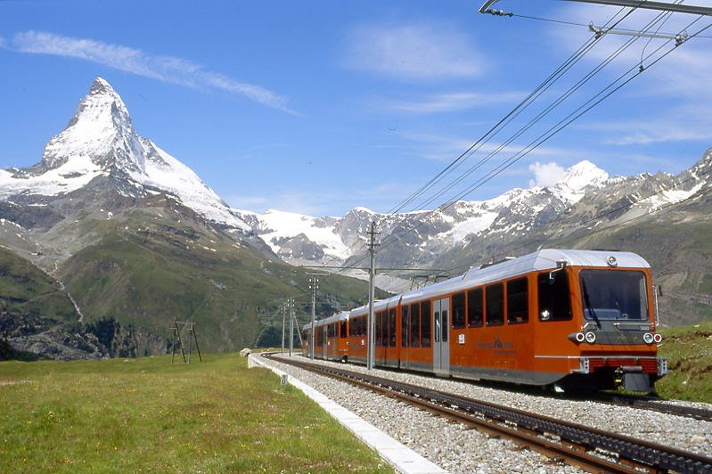 MGB GGB - Regionalzug 232 von Gornergrat nach Zermatt am 29.06.2007 bei Riffelboden mit Bhe 4/8 3081 + Bhe 4/8 3082 - Hinweis: Blick Matterhorn
