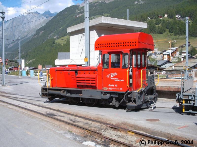 MGB Gm 3/3 Nr. 72 in Zermatt, 27.7.2004

Unter der Abdeckung befinden sich voluminse Abgasfilter.