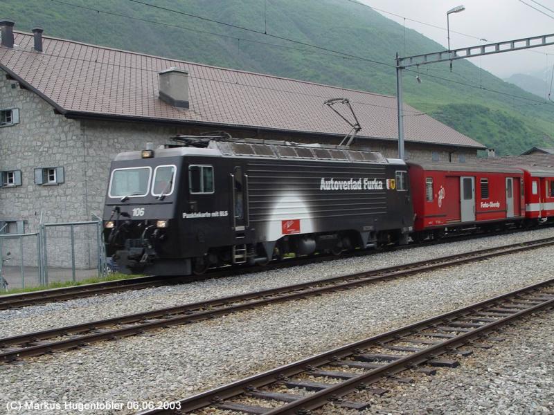 MGB HGe 4/4 II 106  Werbelok Autoverlad Furka  am 06.06.2003 in Realp
