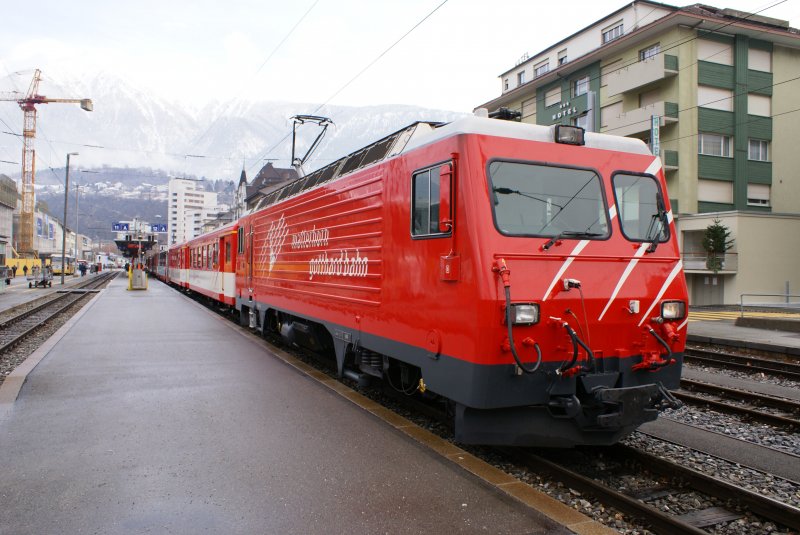 MGB-HGe 4/4 II 5 steht am 9.12.07 zur Abfahrt in Brig bereit.