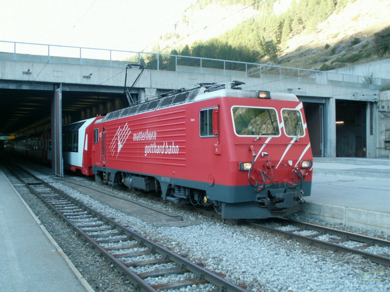 MGB Lok HGe 4/4 II mit dem Glacier-Express am 23.09.09 in Zermatt
