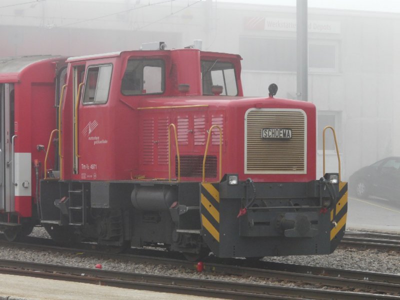 MGB - Rangierlok Tm 2/2 4971 im Nebel im Bahnhof von Andermatt am 21.09.2008