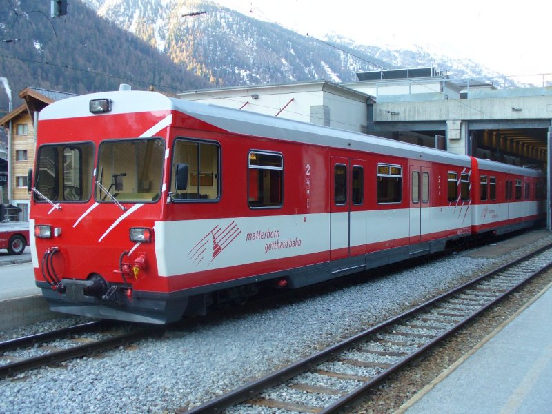 MGB - Steuerwagen BDkt 2233 im Bahnhof von Zermatt am 19.04.2007