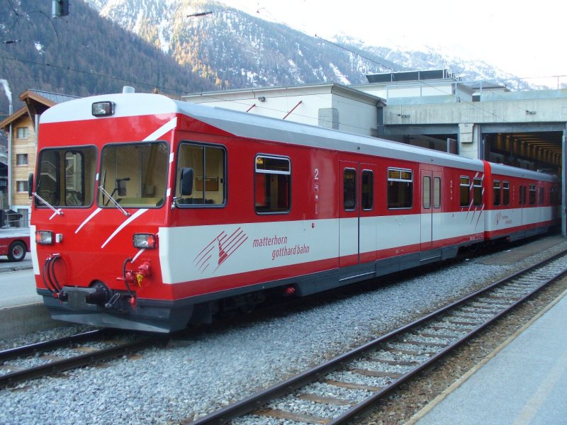 MGB - Steuerwagen BDkt 2233 im Bahnhof von Zermatt am 19.04.2007