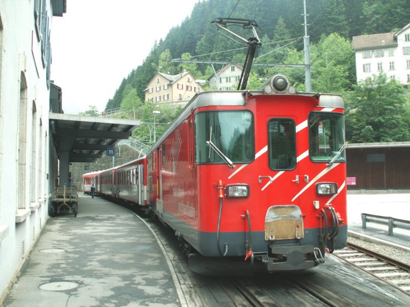 MGB Zug(ex Sch.B.)mit Gepcktriebwagen Deh 4/4 nach Andermatt in Gschenen.02.06.07