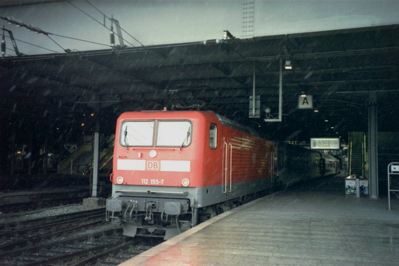 Mieses Wetter in Hamburg Hbf...
(Mrz 2001/Analoges Archivbild) 