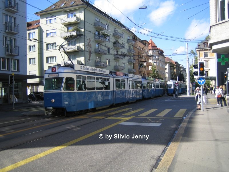 Mirage 1623 verlsst die Hs.tHschgasse in Richtung Bhf. Tiefenbrunnen, am 7.10.06