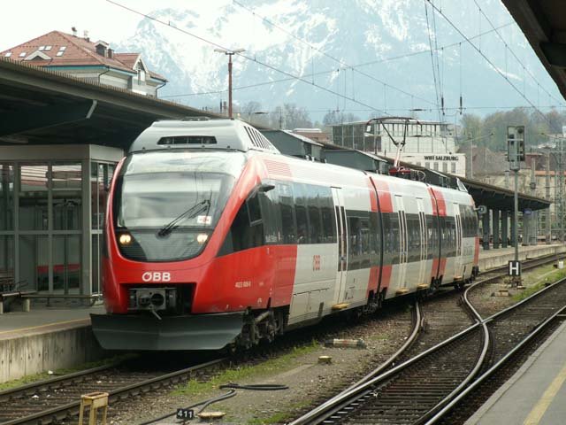 Mit 6 min. versptung kommt diese 4023 008-8 von Freilassing um dann weiter nach Schwarzach St. Veit zu fahren.