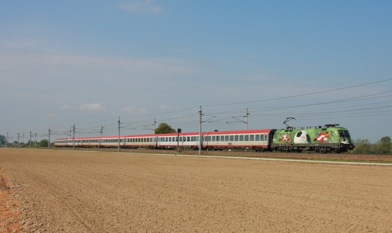Mit ca. 15 mintiger Versptung war heute 1116 264 mit dem IC 547 auf der Westbahn unterwegs. Die Aufnahme entstand zwischen Oftering und Hrsching.