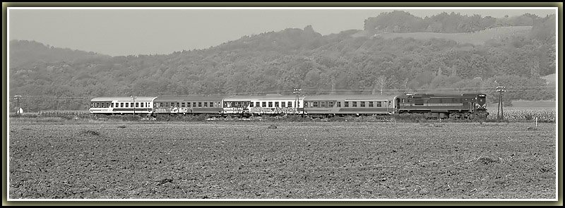 Mit ca. 15 Minuten Versptung – IC 247 von Ljubljana nach Zalaegerszeg (H) am 12.10.2006 kurz vor Velika Nedelja. 