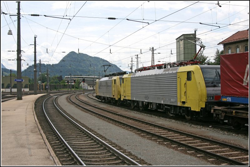 Mit ca. 1550 Tonnen am Haken setzen sich die E189 901RT und 931RT als Zugloks und ES64U2-041 als Schiebelok mit dem DGS 43243  WINNER-EXPRESS  nach Verona in bewegung. (30.06.07)
