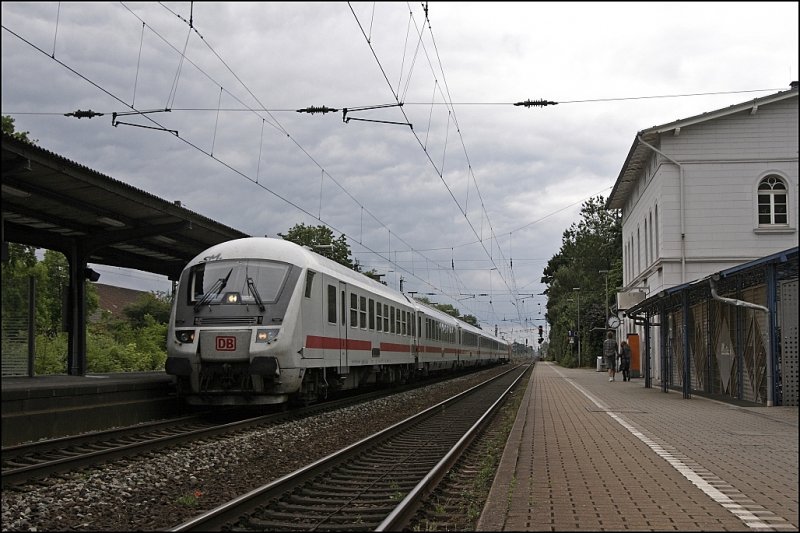 Mit ca. 160 Km/h durchfhrt dieser InterCity den Bahnhof Kamen in Richtung Hamm(Westf).