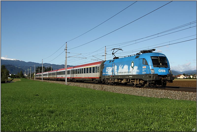Mit dem IC 534  sterreichischer Stdtebund  fhrt 1016 023 Kyoto von Villach nach Wien.
Lind bei Zeltweg 05.09.2009