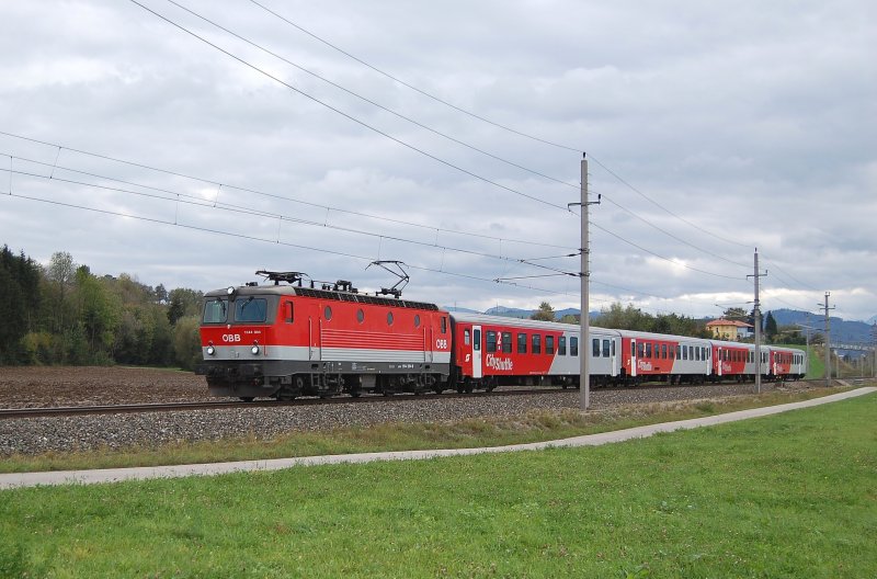 Mit dem R3952 hat am 11.10.2009
die 1144 004 den Bahnhof
Wartberg/Kr.in Richtung Linz
verlassen.
