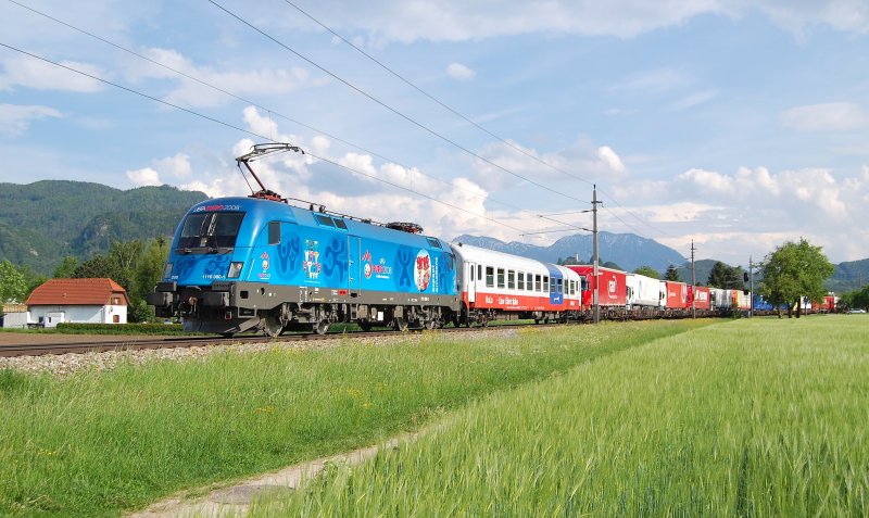 Mit dem Rola 41404 ist am 11.05.2009
die UEFA-Lok 1116 080 in Kremsdorf
durchgefahren.