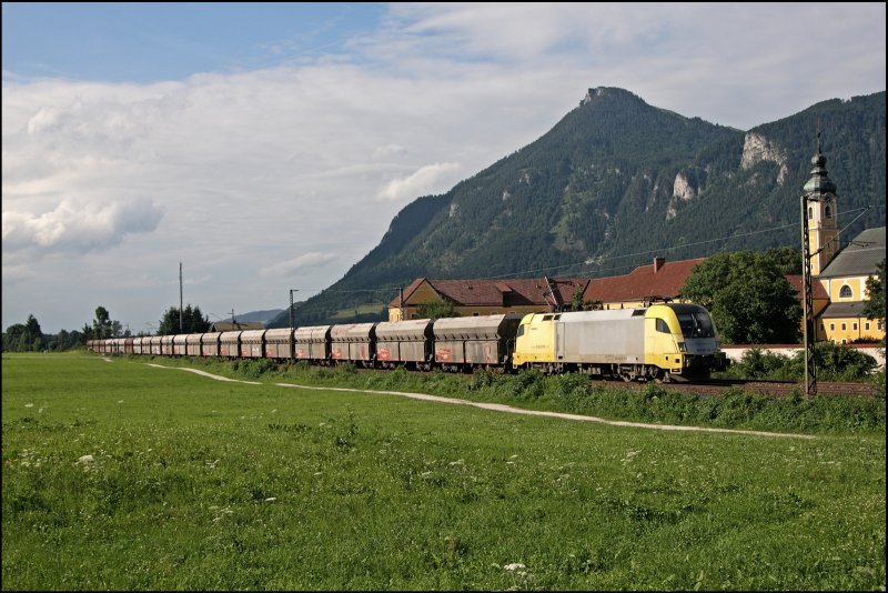 Mit dem  RTS-Schlakezug  47892 hatte ich, was die Zuglok angeht kein Glck: ES64U2-017 bringt den Zug beim Kloster Raisach nach Bludenz. (09.07.2008)
