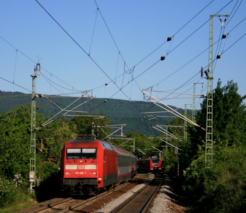 Mit dem rund 30 Minuten versp�teten EC 114  W�rthersee  ist 101 126 am 10.05.08 bei Heidelberg Pfaffengrund/Wieblingen unterwegs.