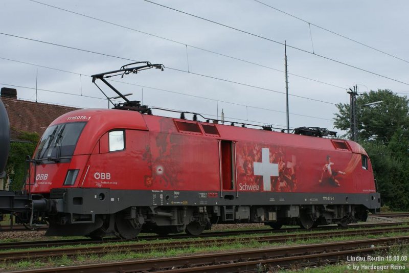 Mit dem Schweizer EM-Taurus 1116 075 - 1 warten wir in Lindau-Reutin auf die Ausfahrt nach Wolfurt.
15.08.08