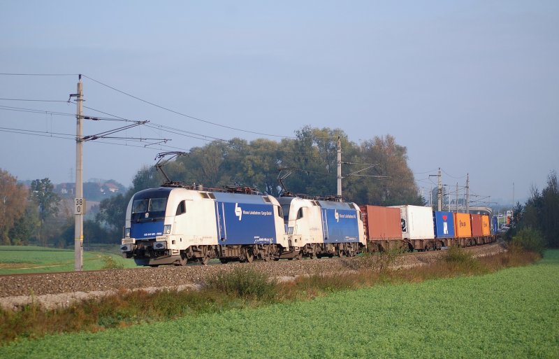 Mit dem TEC 61451 war am 01.10.2009 das Wlb-Tandem
ES 64 U2-066 + ES 64 U2-022 kurz vor
Wartberg/Kr.zu sehen.