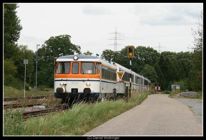 Mit diesem Zug auf dem Hffenhardter Streckengleis htte wohl keiner mehr gerechnet... 30. Juli 2009, Neckarbischofsheim Nord.