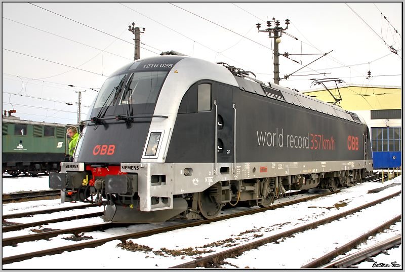 Mit der E-Lok 1216 025  World record  ex 1216 050 wir heute einen besonderen Gast in Knittelfeld.Anschlieend fuhr sie als Lokzug retour nach Villach.
30.11.2008