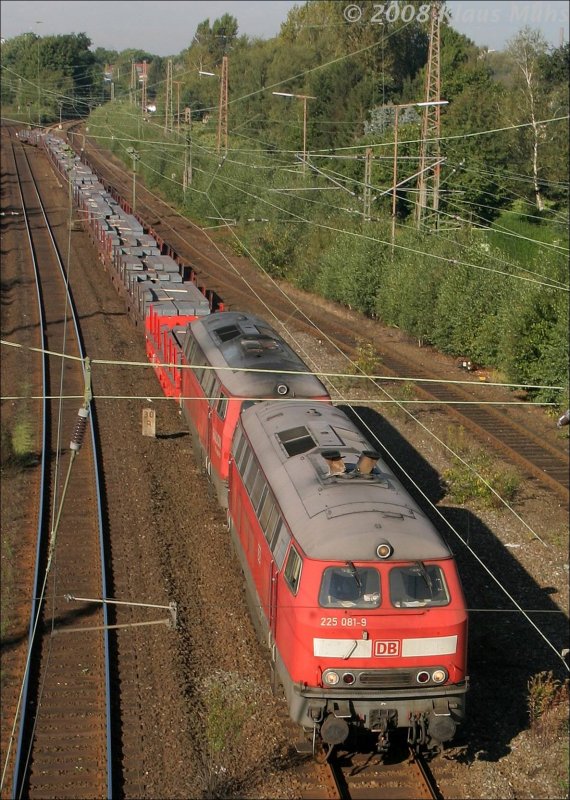 Mit einem Brammenzug in Gelsenkirchen-Schalke-Nord 225 081-9 und 225 117-8. 11.08.2008