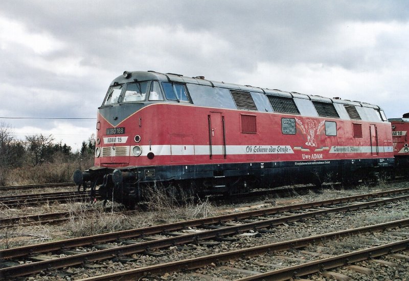 Mit einem kleinen Unfallschaden wartet die UWE Adam V180 168 in Klostermannsfeld auf ihre weitere Zukunft.01.04.2006