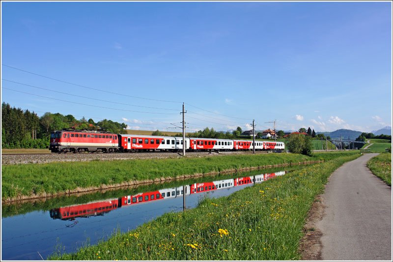 Mit einem Regionalzug aus Linz nach Kirchdorf/Krems wurde eine 1142 mit Pflatsch am 8. Mai 2009 bei der Einfahrt in den Bf. Wartberg/Krems abgelichtet.