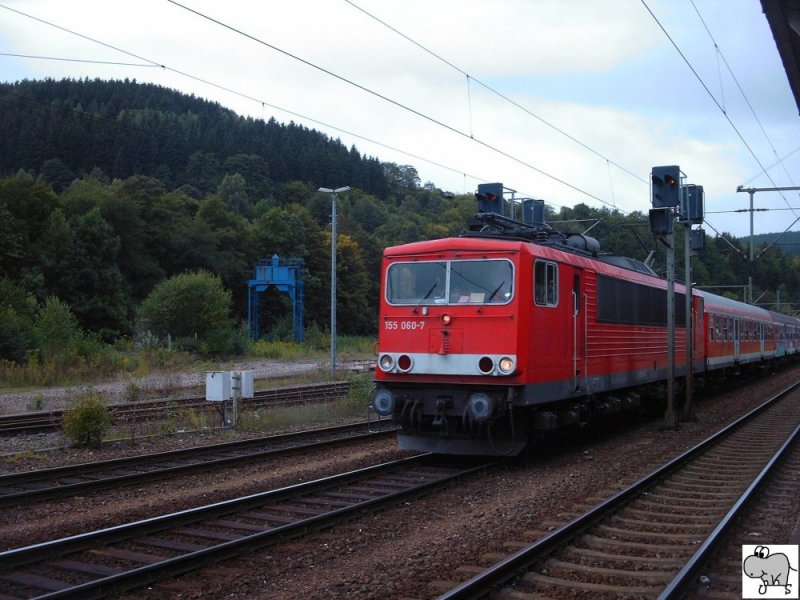 Mit einen kompletten Leerzug, besthend aus Personenwagen, fhrt 155 060-7 am 09. September 2007 in den Bahnhof Probstzella ein. Nachdem am hinteren Zugende Lok 151 150-0 anghngt worden war, konnte der Zug seinen Weg ber den Frankenwald fortsetzen.