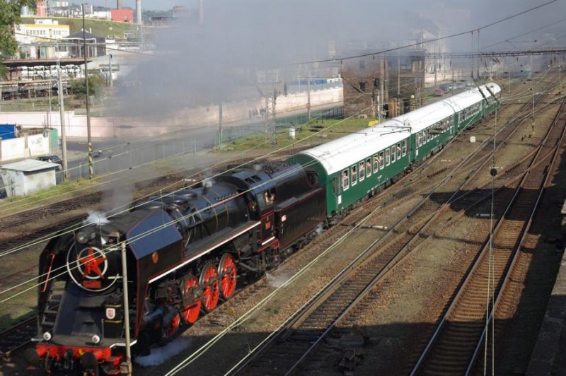 Mit einen Sonderzug fhrt die 475 179 am 28.09.08 von Usti nad Labem (Aussig )nach Teplice.Anlass war die 150 Jahre bestehende Strecke .   
