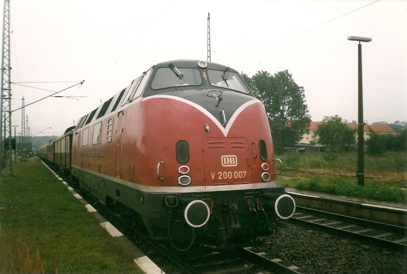 Mit einen Sonderzug im Sommer 1998 kam die 01 519 und V200 007 nach Bergen/Rgen.Unter der Kategorie 01.5 ist die 01 (nach Freigabe) zu sehen.