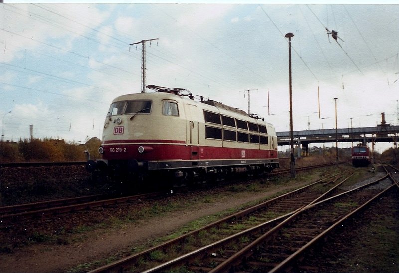 Mit etwas Glck konnte man im Bw Stralsund die 103 antreffen.So auch im November 1999 als ich die 103 219 im Bw antraf.