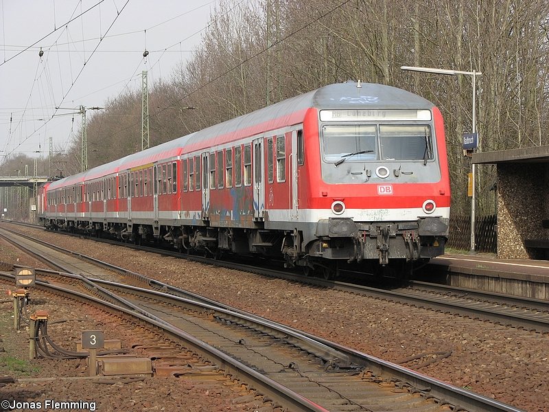 Mit falscher Zugzielanzeige machte die RB24212, die von L�neburg auf den Weg nach Hamburg war, ein Halt im Bahnhof Radbruch. 